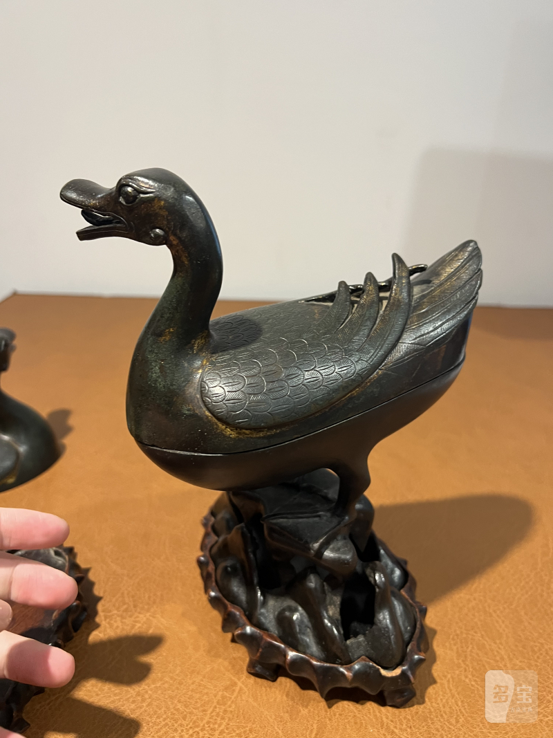 明 铜鎏金鸭香薰一对 - 图7